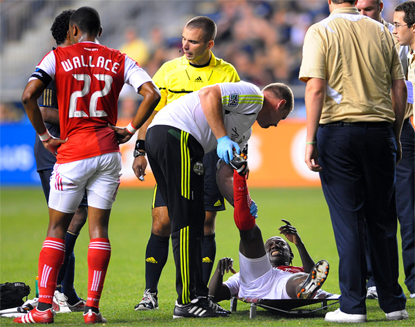 Jack Jewsbury get a yellow card.