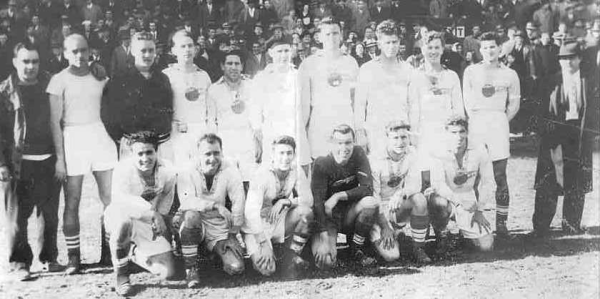The 1947 St Louis Raiders. Photo Courtesy of Webster University