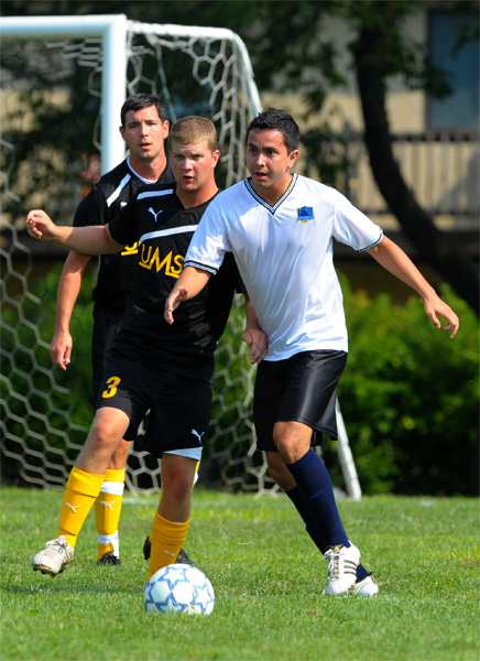 Photo by Earl Gardner