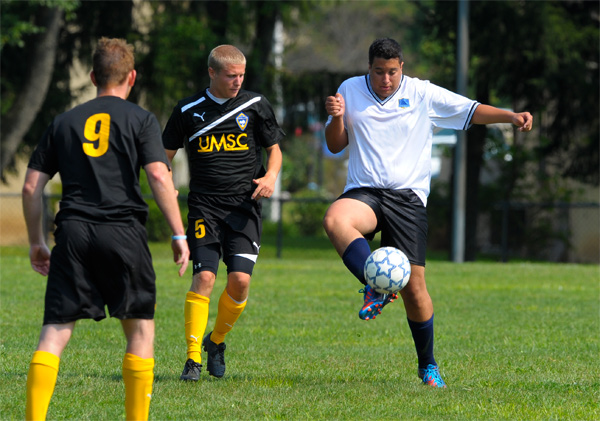 Photo by Earl Gardner