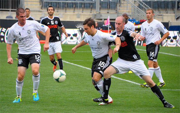 Photo by Earl Gardner