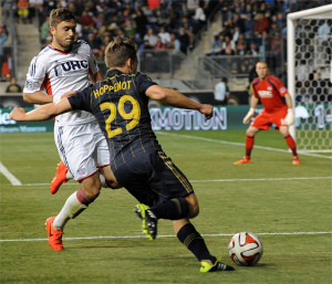 Photo by Earl Gardner