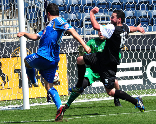 Photo by Earl Gardner