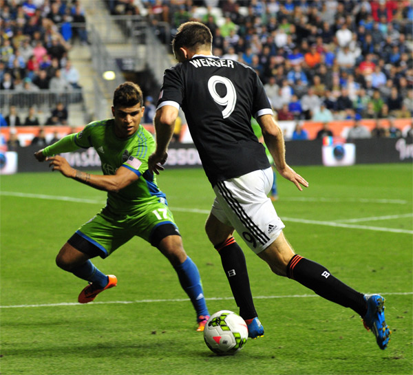 Photo by Earl Gardner