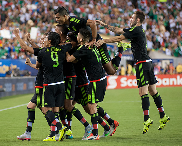 Photo by Earl Gardner