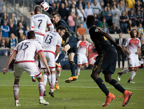 Photo by Earl Gardner