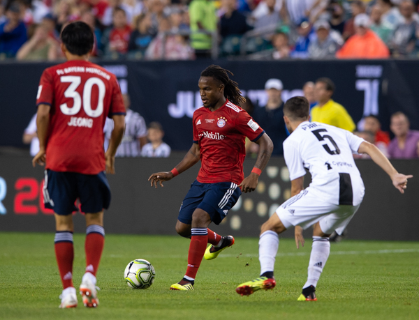 Photo by Earl Gardner