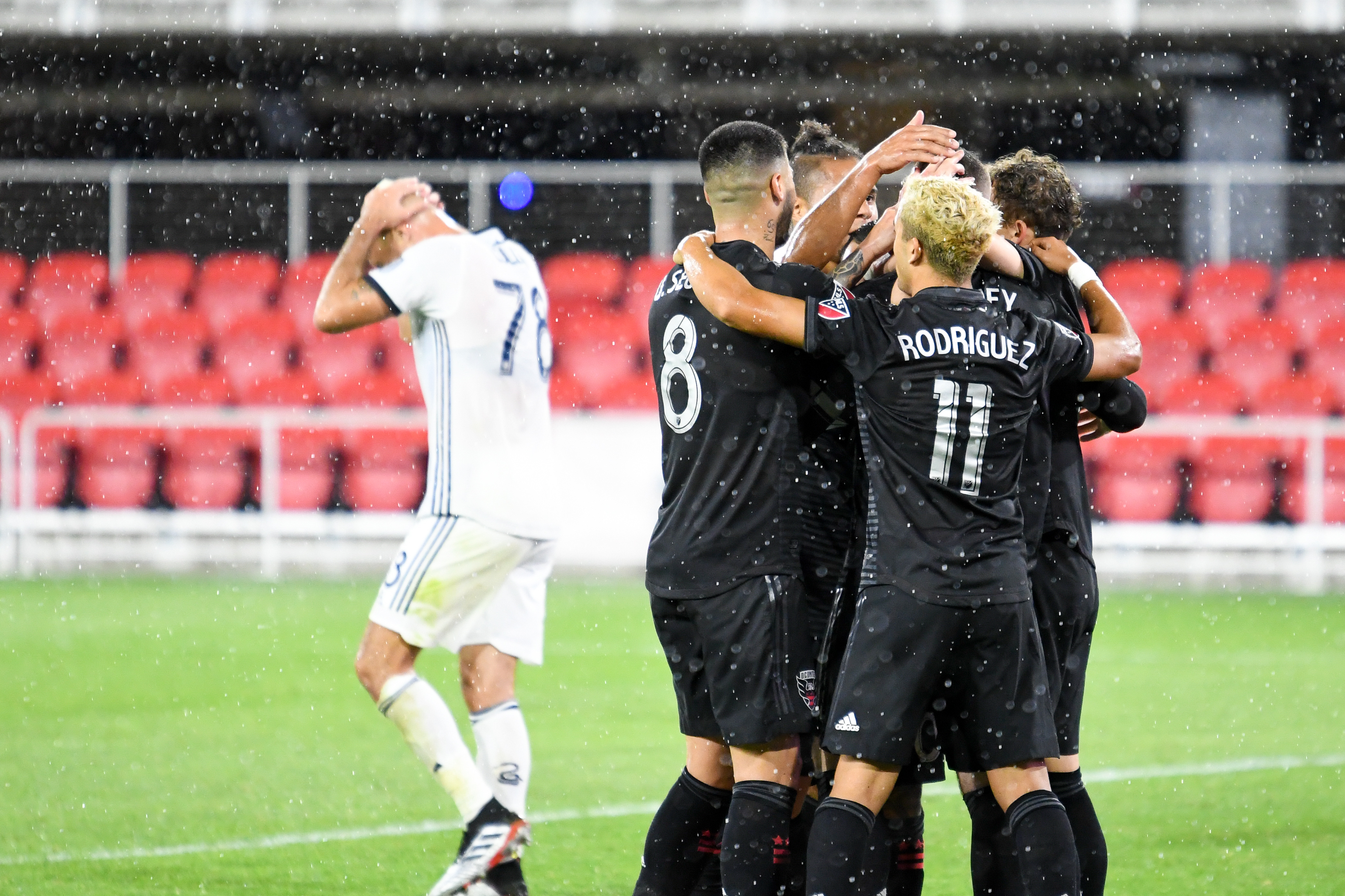 DC United celebrates the winning goal